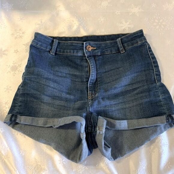 H&M Divided Denim Jean Shorts Stretch Sz 8 Gorgeous - Picture 1 of 4